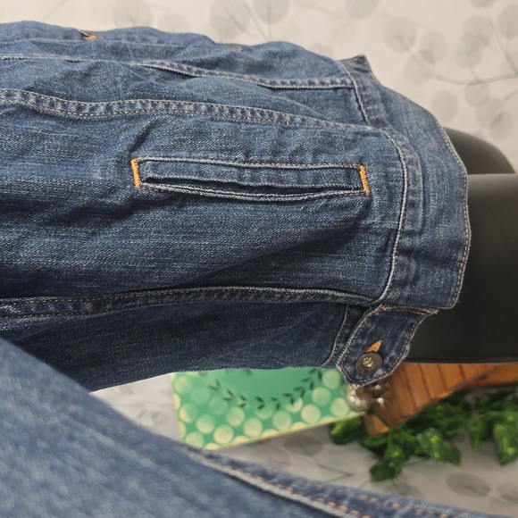 L.L. Bean BeanFlex Jean Jacket - Picture 4 of 10